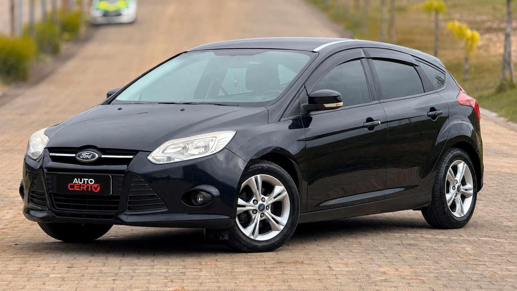 Ford Focus Hatch 1.6 Manual — foto 1 de 7